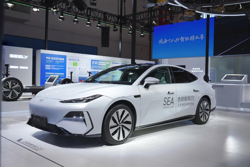 吉利攜新能源產品與智能科技亮相鏈博會，引領技術開發新浪潮